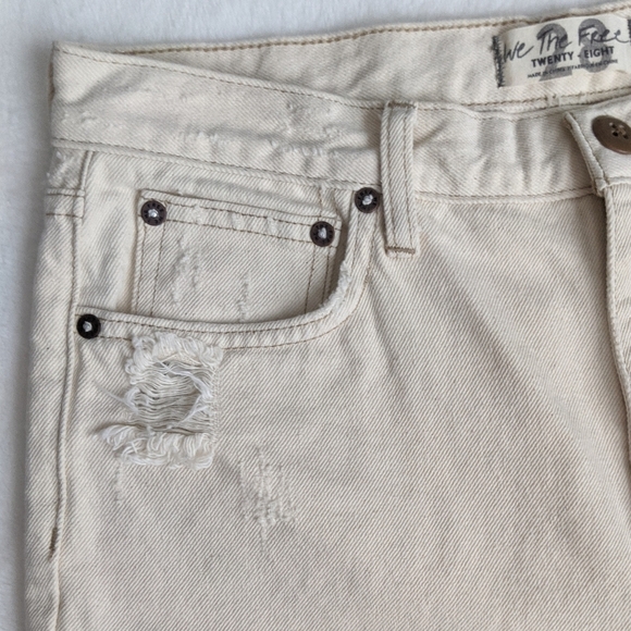 Free People Caroline Bermuda Denim Cutoff High Rise Fray Distress Ecru 28 NWT - Picture 8 of 15